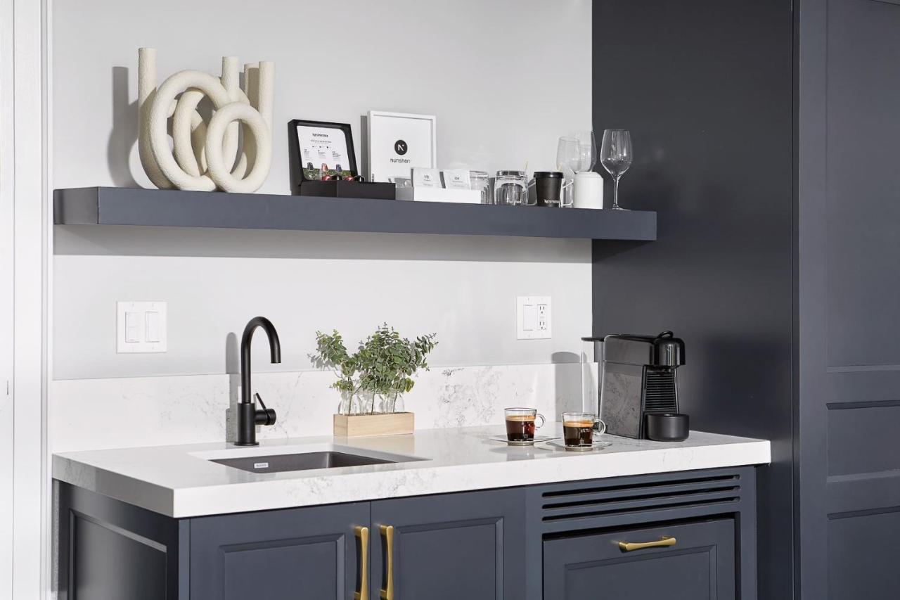 124 On Queen Hotel & Spa Niagara-on-the-Lake Luaran gambar A coffee station in a home