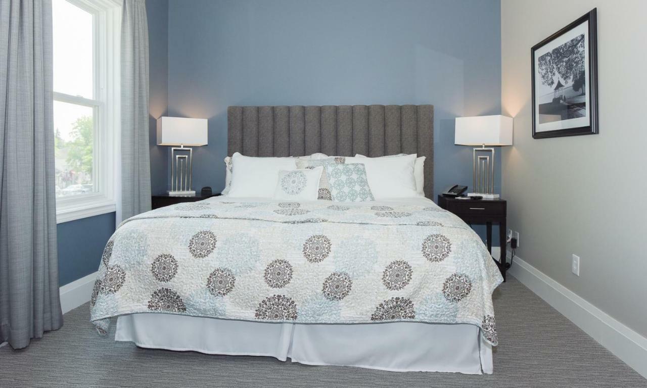124 On Queen Hotel & Spa Niagara-on-the-Lake Luaran gambar A bedroom at the Inn at the Opera