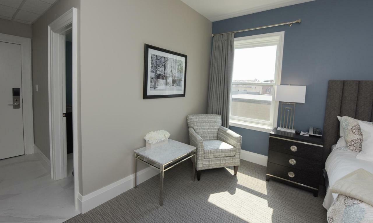 124 On Queen Hotel & Spa Niagara-on-the-Lake Luaran gambar A bedroom at the hotel