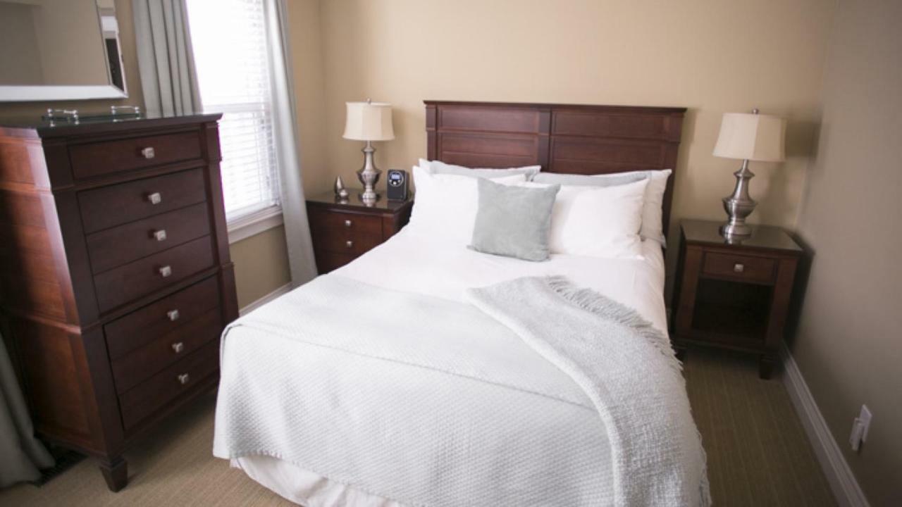 124 On Queen Hotel & Spa Niagara-on-the-Lake Luaran gambar A bedroom