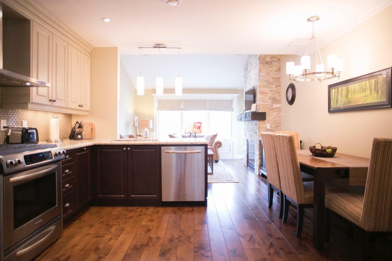124 On Queen Hotel & Spa Niagara-on-the-Lake Luaran gambar A kitchen in a typical condominium
